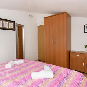 Flora Apartment